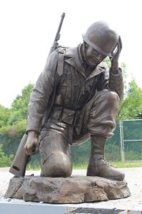 bronze life size kneeling soldier 2